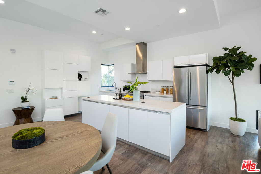 Photo 2 for Listing #21101377